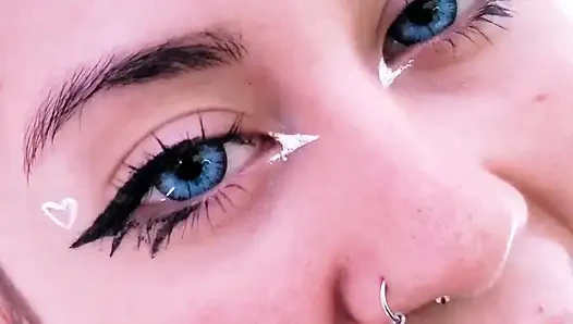 College-mädchen Dherlydoll lutscht meinen schwanz sehr lecker und genießt es sehr