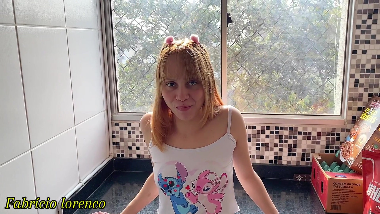 エッチな18歳の連れ子のお尻を朝食として食べちゃいました!