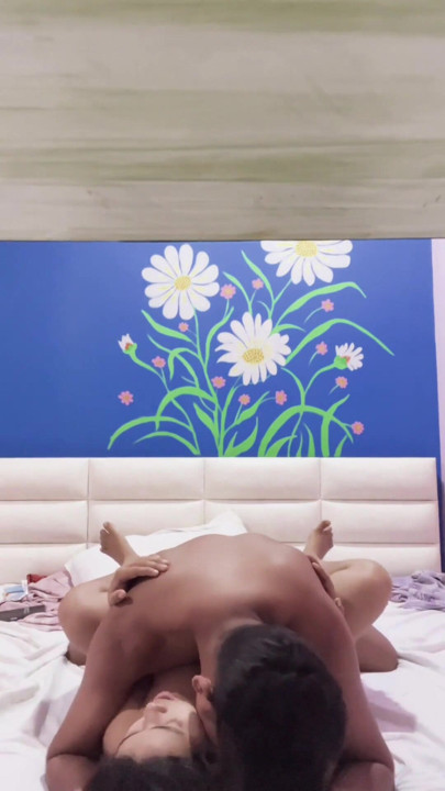 Quente namorada de 18 anos fodendo no banheiro | Clipe 1