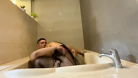 Real Homemade Video of Colombian Couple in the Bathtub