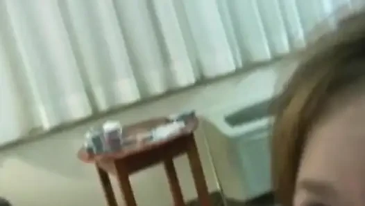 Alex gırtlağına kadar alıyor