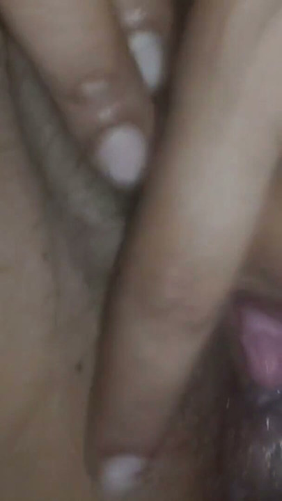 Desi bhabhi je sama prstima ušla u pičku i izvukla sokove | Klip 1