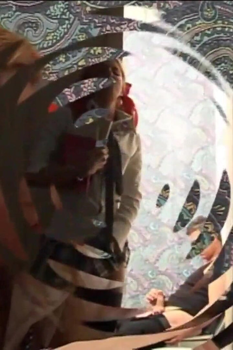 Tvrdi veliki kurac otpozadi za seksi brinetu