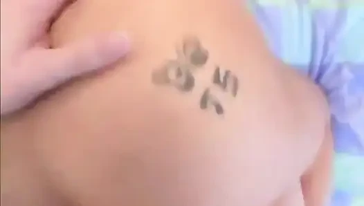 Seksi sarışın yarak emdikten sonra güzel sert sikişin tadını çıkarıyor