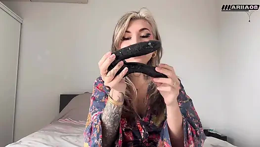 Mungil Prancis goth menguji pantat dildo ganda dan vagina