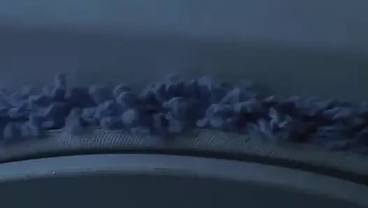 Ateşli esmer orta yaşlı seksi kadın retro havuzda sert parmaklanıyor