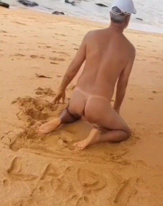 Ladysilva naked on the beach