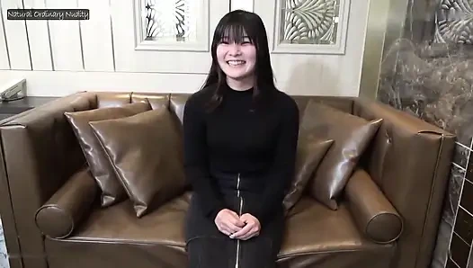 Is Love About Chemistry? Fair-skinned, Voluptuous Beauty Begins Her Search, Boldly Teasing a Creampie Connection