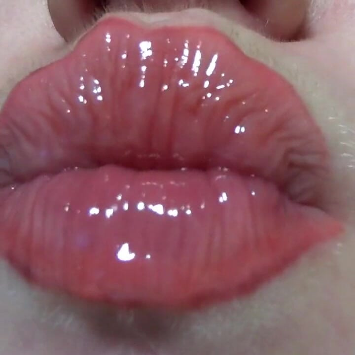 Lips fetish! Kissing! Lips gloss!