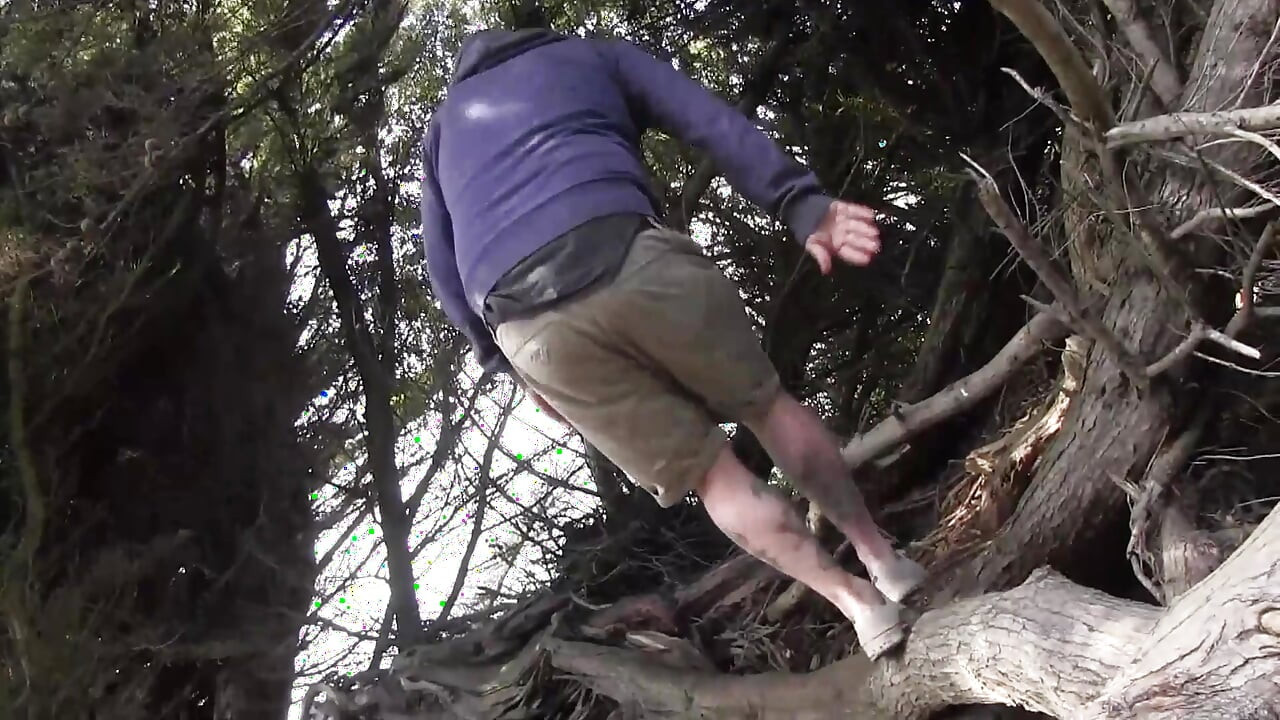 Outdoor fisting for a hot brunette penetrated by her lesbian girlfriend