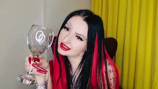 Фетиш плевков. Мистресс сосет лимоны, что было больше слюней для приготовления для специального коктейля из плевков, слюней и пережеваных ли