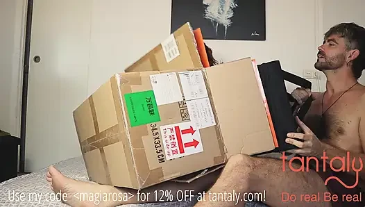 Schau zu, wie wir dieses geschenk von Tantaly genießen!