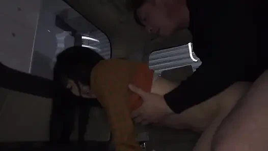 Ласкают публичными поцелуями, пока напряжение не сломается