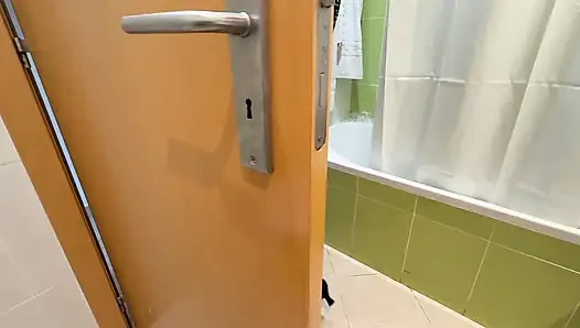 Mrs Mature Feet bersiap-siap untuk pergi keluar 406