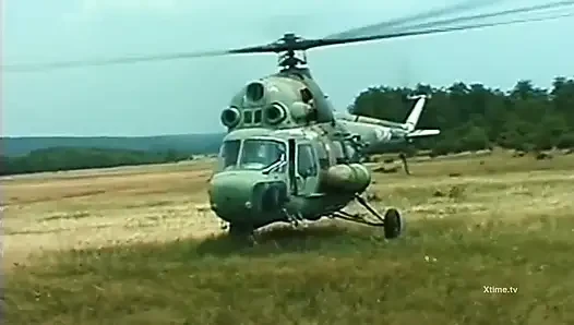 Yeni ateşli öğrenciler sikiliyor ve sert bir seks dersine tabi