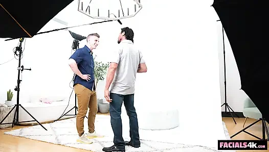 Döl sürtük model fotoğrafçıların yüzünü çörek gibi parlatmalarına izin veriyor