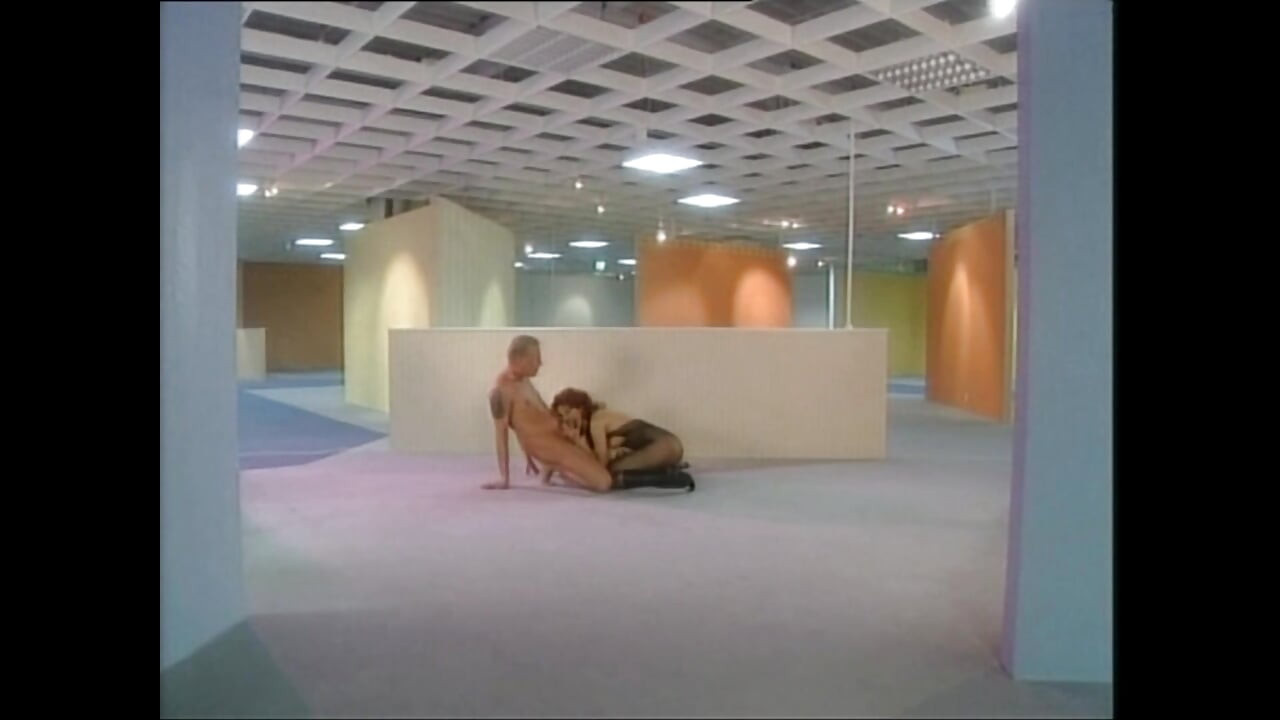 Fantastik klasik orta yaşlı seksi kadınlar büyük boşayan yaraklarla götten ve amından sikiliyor