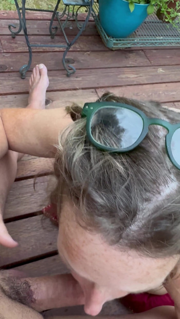 Emotivni trenutak iz "POV Outdoors Natural Light, Green Eyed Queen Gets Cum"