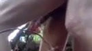 Un inconnu marié baise le cul de sperme dans les bois