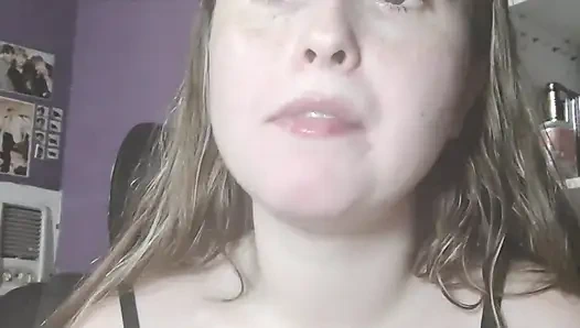 Ест крупным планом