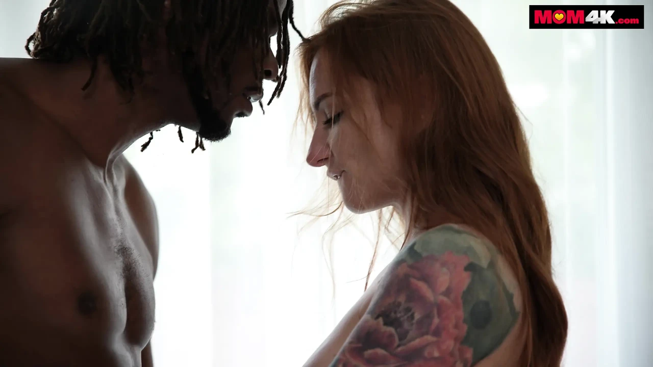 大黑鸡巴被困在红发熟女湿屄