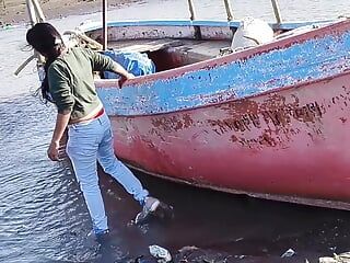 海滩性爱视频中的印度辣妹