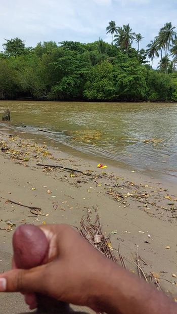 PRAIA DE NUDISMO, srilanka cutuque pau garoto se masturbando na praia pública, grande pau rosa, pau no botão