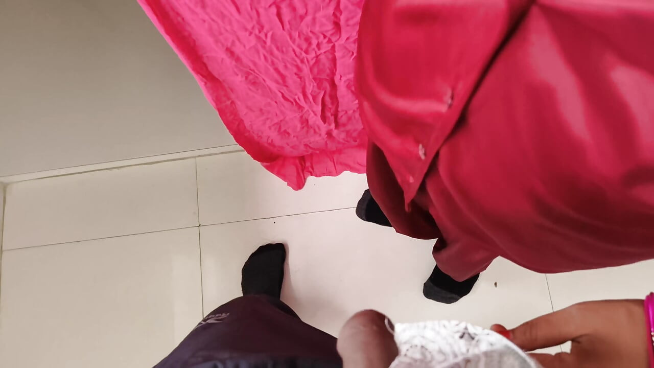 Desi bhabi ki kitchen me chudai video with brother in law