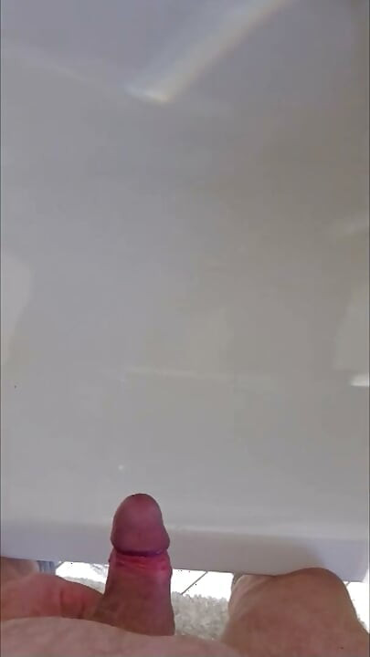 Peeing in the bathtub for almost 2 minutes