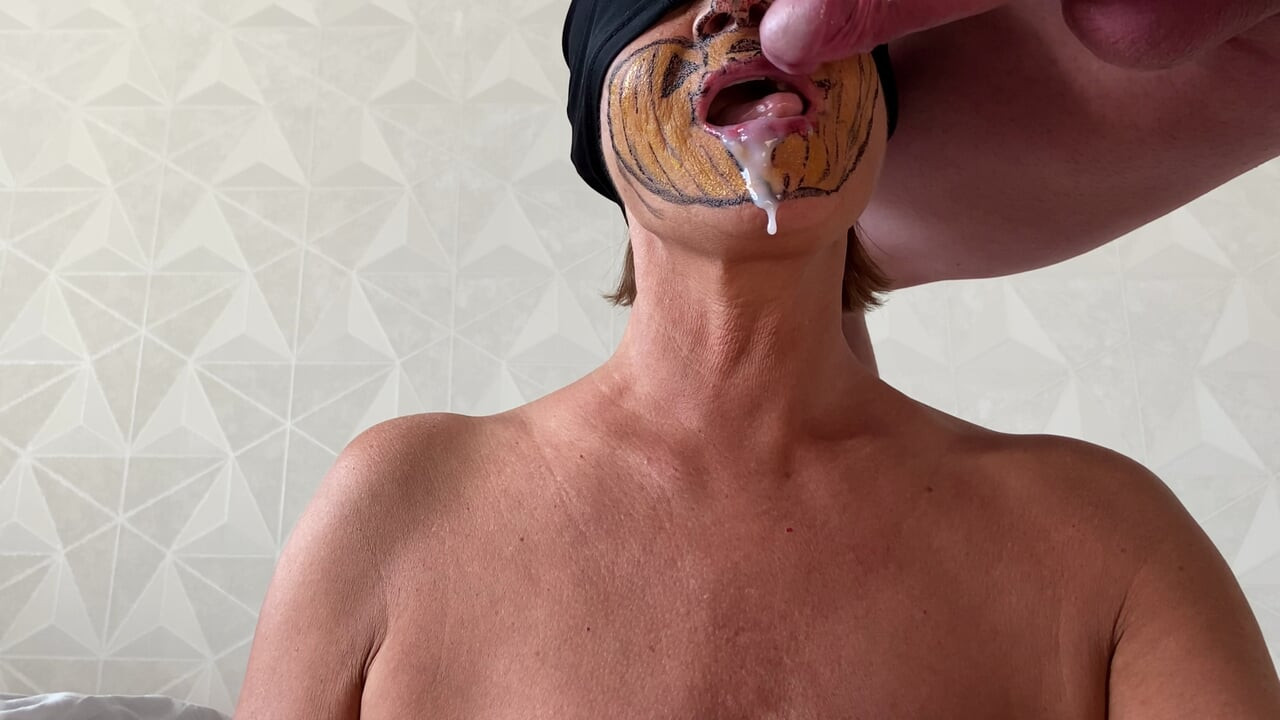 Free use stepmoms mouth to unload all my sperm .