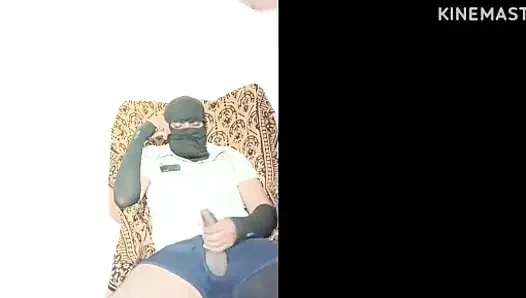 Meena sama kurir seks saat dia lagi nggak punya uang