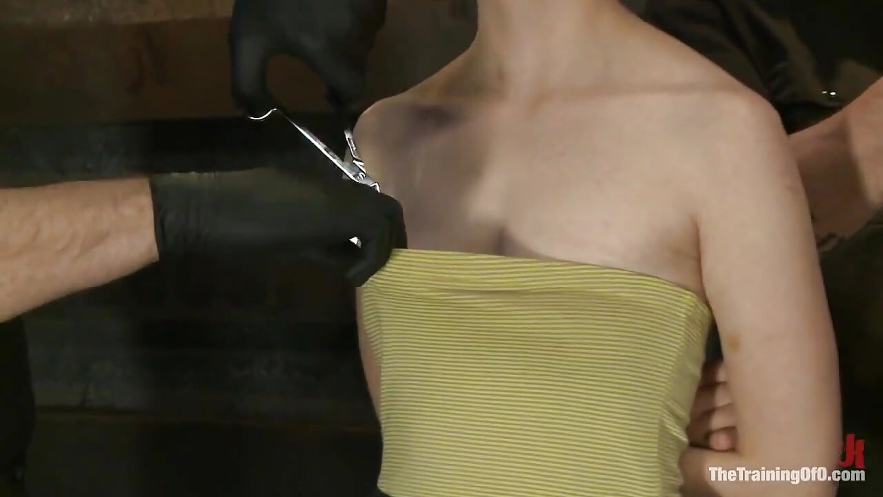**testování otroků u čtyř holek sado-masochistů**