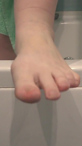 Key moment from "Mature feet in soapy foam. Amateur foot fetish close-up. ASMR."
