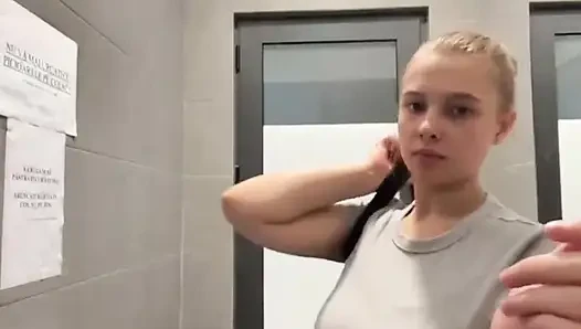 İlk kez herkesin içinde çifte penetrasyon