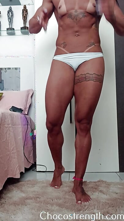Ebony milf working on her poses