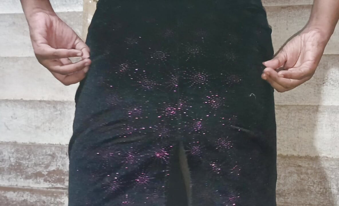 Who wanna  lick my tiny ass hole