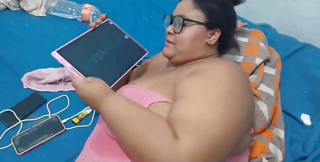 Pamer badan di pantai, pulang ke rumah, akhirnya, dan muncrat banyak banget.