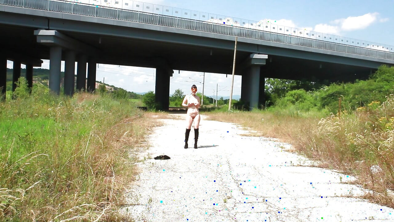 Slave Tih Is Punished to Walk Naked