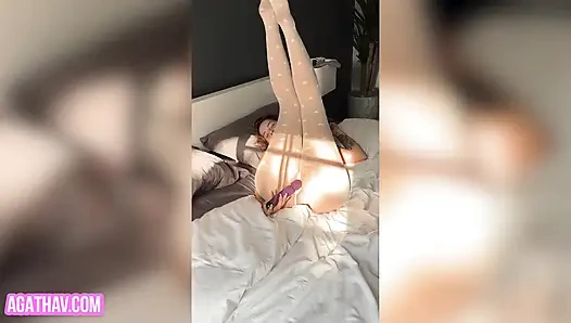 AGATHA VEGA VIBRATÖRLE ERIRKEN YAKALANDı