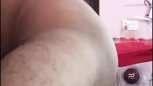 Indian Bhabi Seduces the Delivery Boy – A Hot and Passionate Encounter"