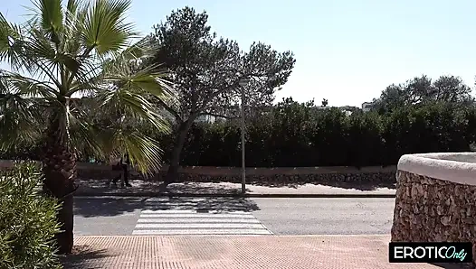 Spontaner Fick Am Strassenrand Hungrige MILF Gibt Alles