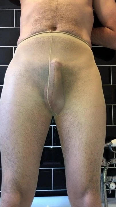 Pissing in my pantyhose