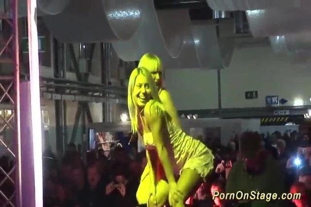 Pornoluvers sexy Lesbian stage show 2