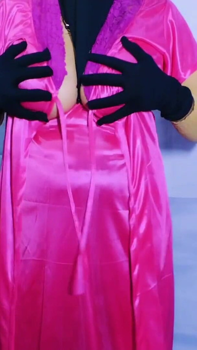 لقد مارست الحب مع أختي غير الشقيقة الجميلة ، وفي اليوم التالي كان لدينا عرض مذهل | مقطع 1