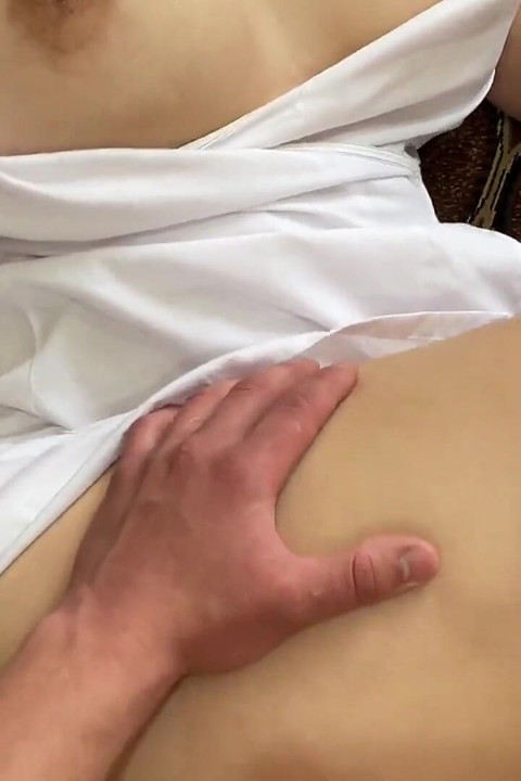 操一个大奶子性感护士. 大声呻吟