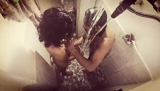 Üvey kız kayınpeder üvey babasına süt için yalvarıyor, kocası çalışıyor