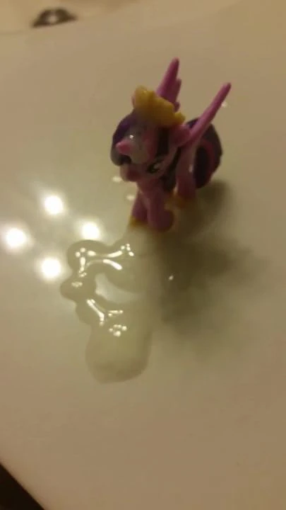 Cumming auf Twilight Sparkle