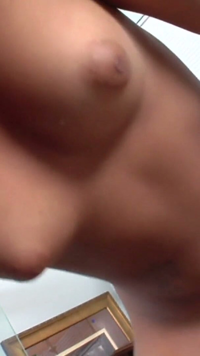 Exotisches Teen wird hart im Ehebett der Eltern gefickt | Clip 2