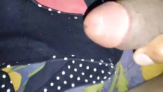 llenado de leche la panty de la vecina