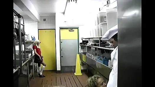 Şef tarafından sevişilen güzel bir orospu